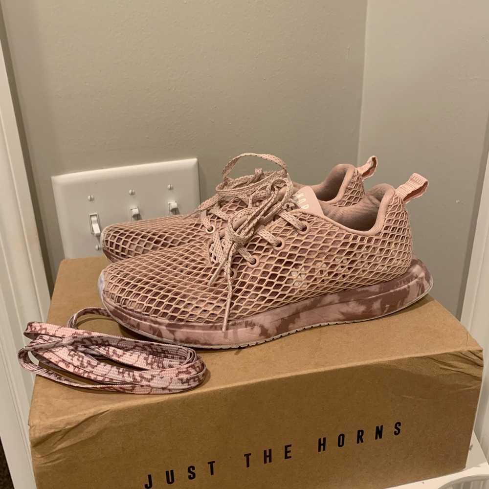 NOBULL womens diamond mesh runner dusty rose tie dye 7.5